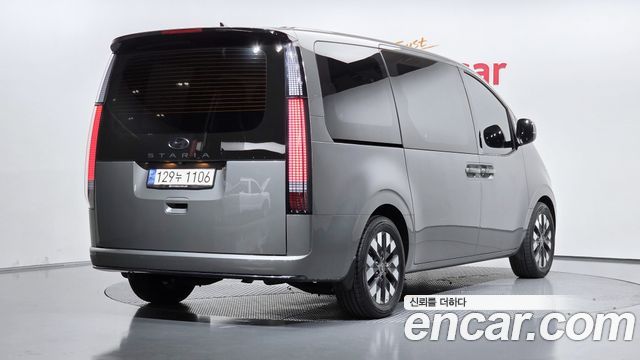 Hyundai Staria 2023 — photo 2