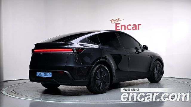 Tesla Model Y 2025 — photo 2