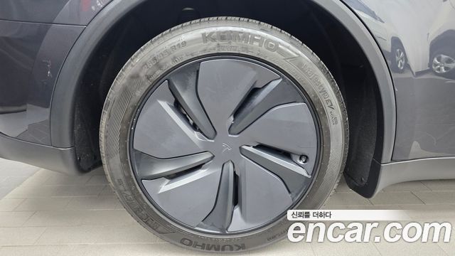 Tesla Model Y 2025 — photo 5