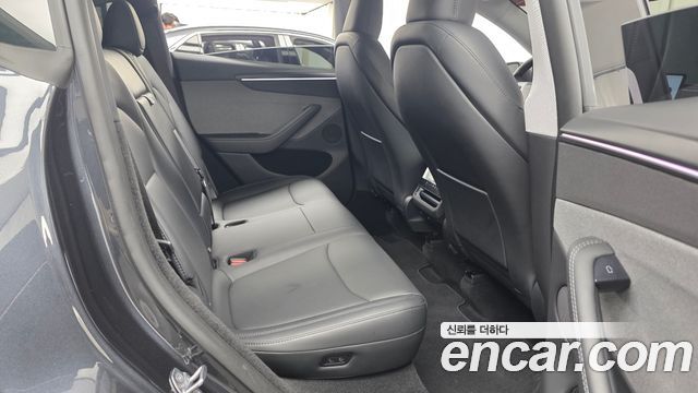 Tesla Model Y 2025 — photo 17