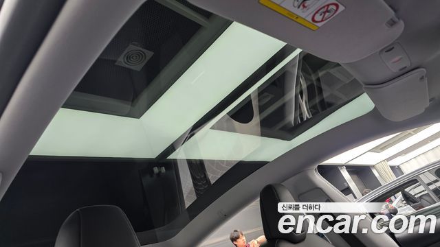 Tesla Model Y 2025 — photo 23
