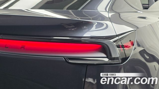 Tesla Model Y 2025 — photo 9