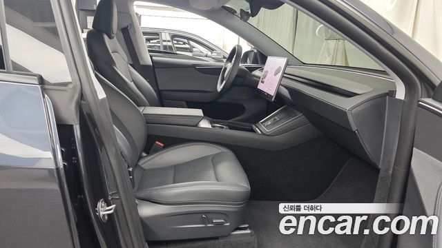 Tesla Model Y 2025 — photo 16