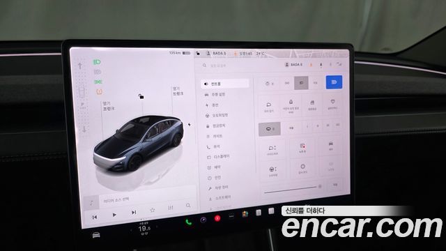 Tesla Model Y 2025 — photo 30