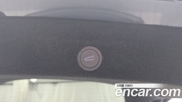 Tesla Model Y 2025 — photo 32