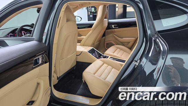Porsche Panamera 2023 — photo 17