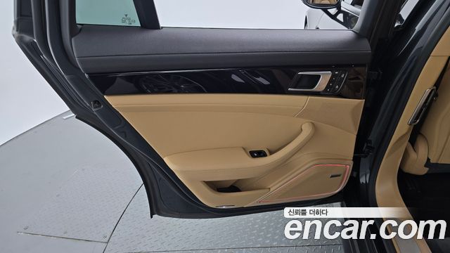 Porsche Panamera 2023 — photo 15