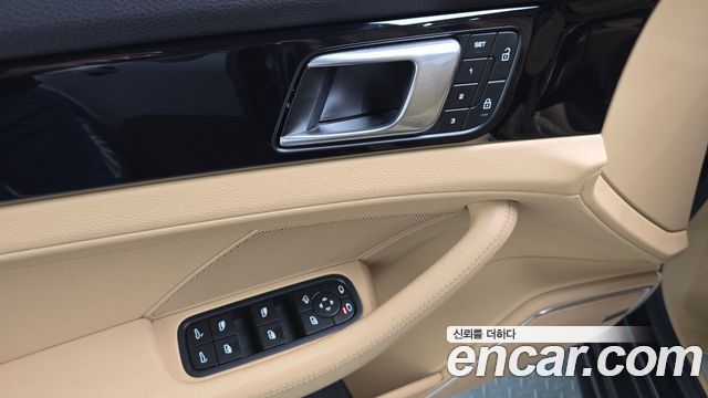 Porsche Panamera 2023 — photo 28
