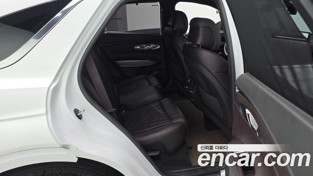 Genesis GV70 2021 — photo 17