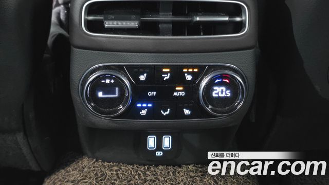 Genesis GV70 2021 — photo 32