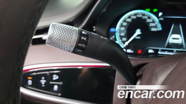 Genesis GV70 2021 — photo 33