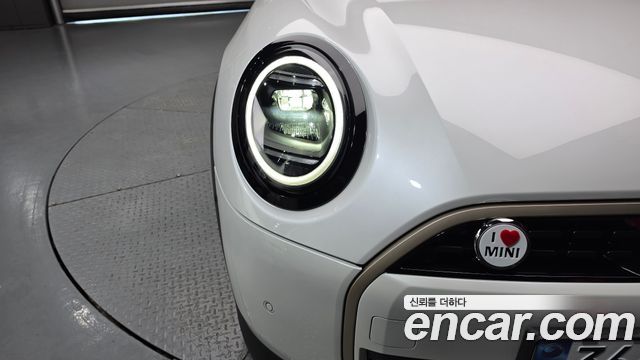 Mini Cooper 2025 — photo 8