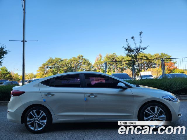 Hyundai AVANTE 2018 — photo 8
