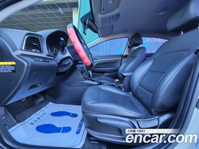 Hyundai AVANTE 2018 — photo 10
