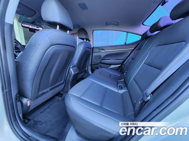 Hyundai AVANTE 2018 — photo 13