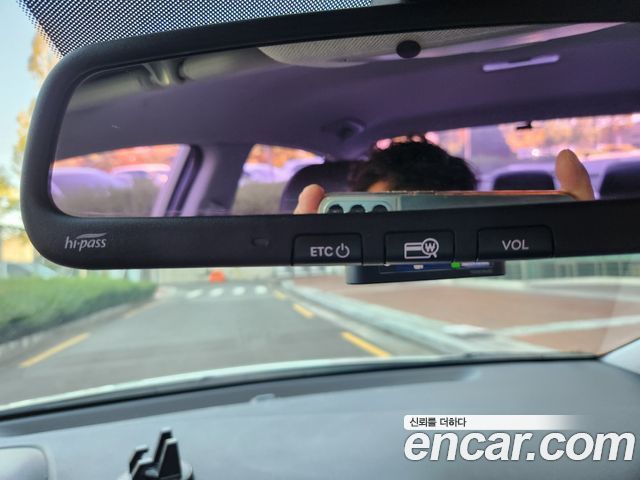 Hyundai AVANTE 2018 — photo 17