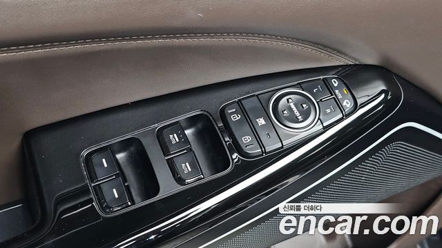 Kia K7 2018 — photo 19