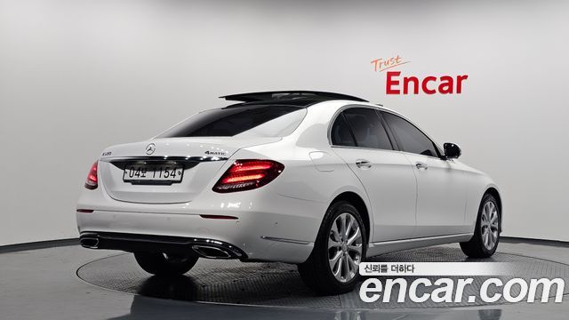 Mercedes-Benz E-Class 2017 — photo 2