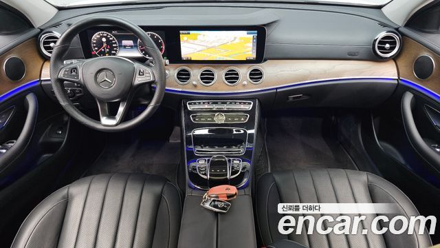 Mercedes-Benz E-Class 2017 — photo 10