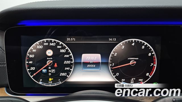 Mercedes-Benz E-Class 2017 — photo 11