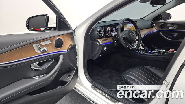 Mercedes-Benz E-Class 2017 — photo 13