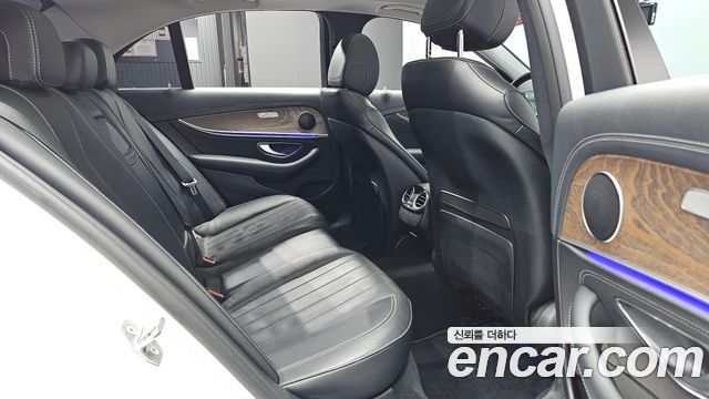 Mercedes-Benz E-Class 2017 — photo 17