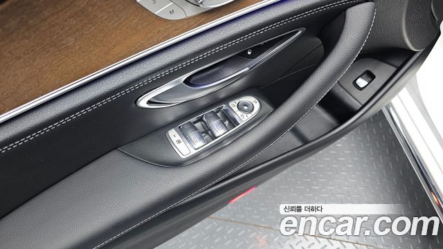 Mercedes-Benz E-Class 2017 — photo 19