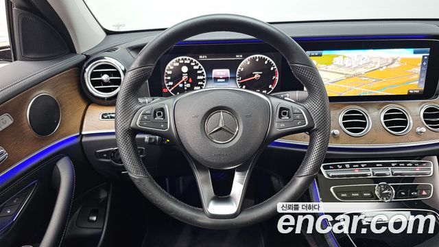 Mercedes-Benz E-Class 2017 — photo 23
