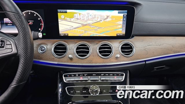 Mercedes-Benz E-Class 2017 — photo 24