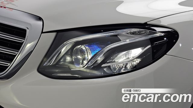 Mercedes-Benz E-Class 2017 — photo 8