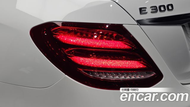 Mercedes-Benz E-Class 2017 — photo 9