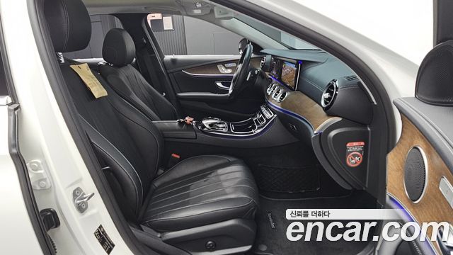 Mercedes-Benz E-Class 2017 — photo 16