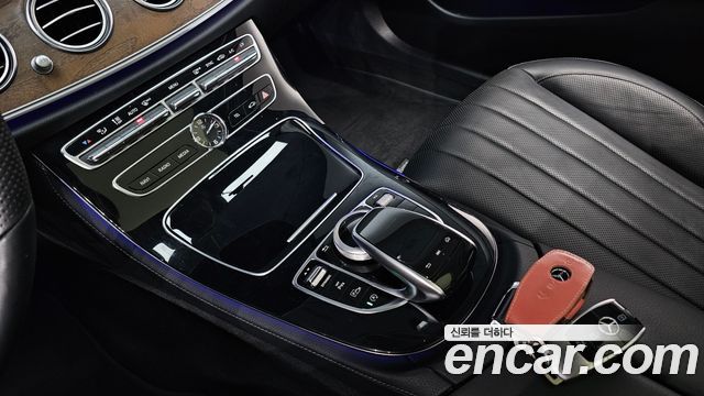 Mercedes-Benz E-Class 2017 — photo 27