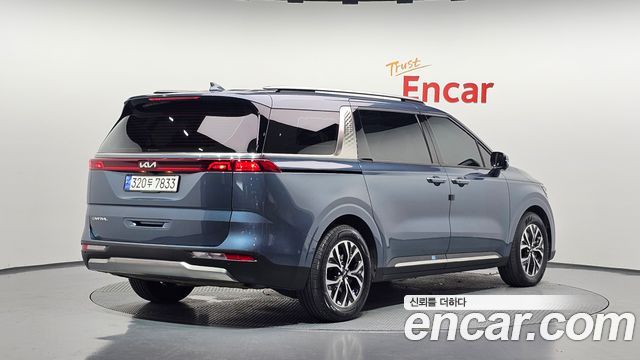 Kia Canival 2023 — photo 2