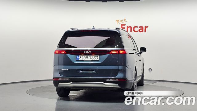 Kia Canival 2023 — photo 4