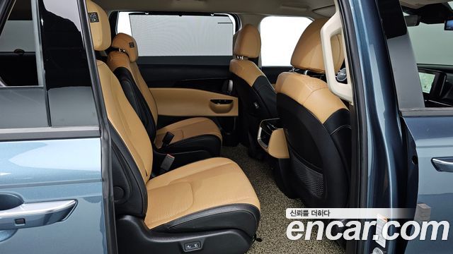 Kia Canival 2023 — photo 18
