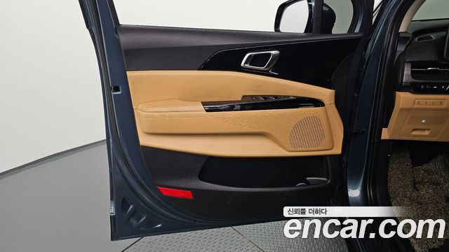 Kia Canival 2023 — photo 14