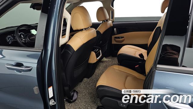 Kia Canival 2023 — photo 16