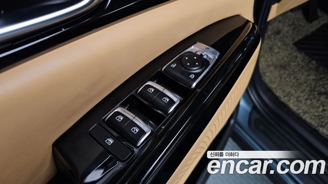 Kia Canival 2023 — photo 28