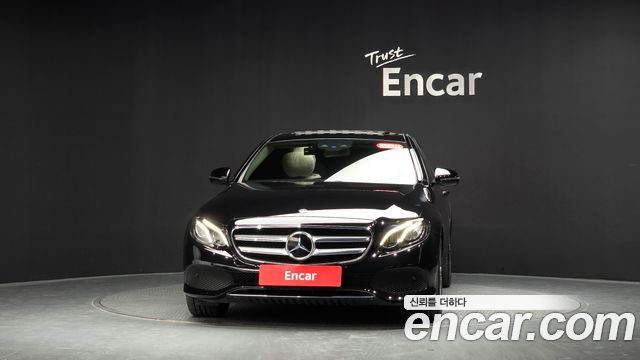Mercedes-Benz E-Class 2019 — photo 3