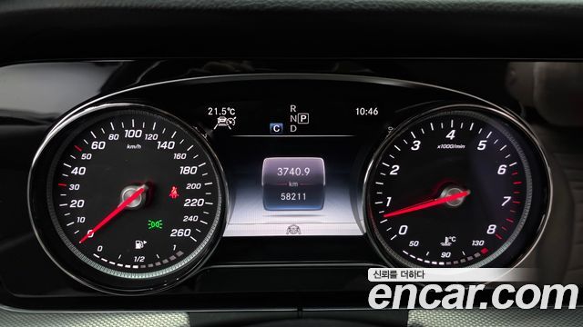 Mercedes-Benz E-Class 2019 — photo 11