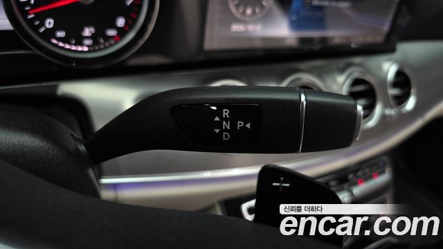 Mercedes-Benz E-Class 2019 — photo 12