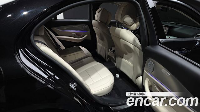 Mercedes-Benz E-Class 2019 — photo 18