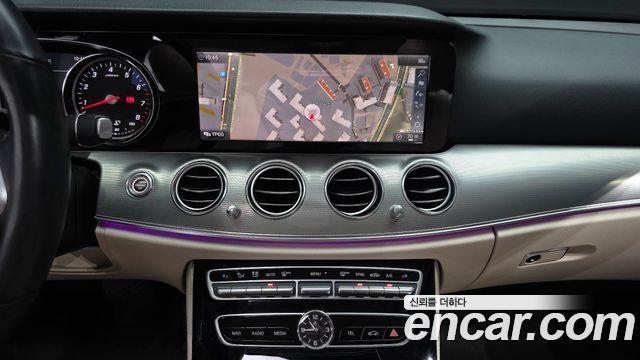 Mercedes-Benz E-Class 2019 — photo 20