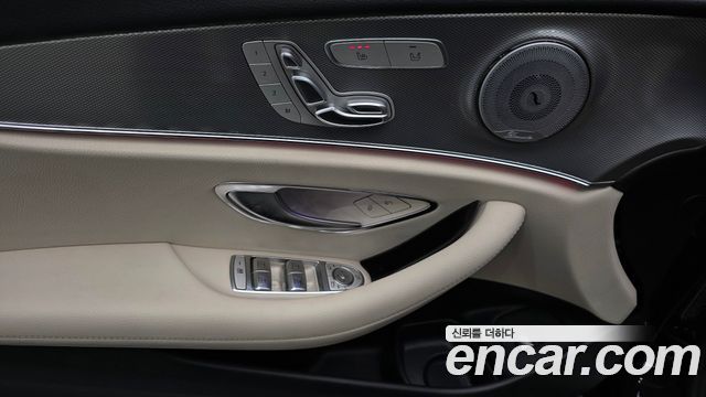 Mercedes-Benz E-Class 2019 — photo 24