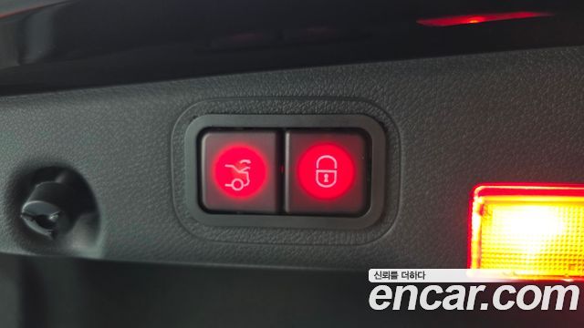 Mercedes-Benz E-Class 2019 — photo 26