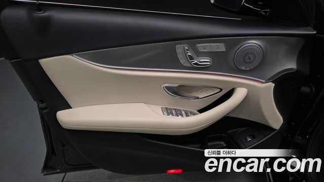 Mercedes-Benz E-Class 2019 — photo 14