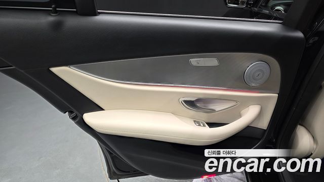 Mercedes-Benz E-Class 2019 — photo 15