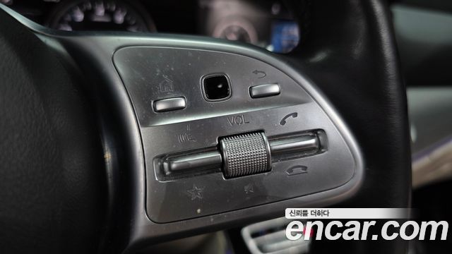Mercedes-Benz E-Class 2019 — photo 31