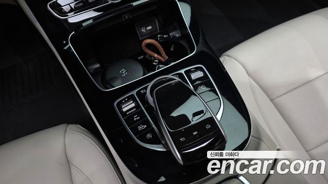 Mercedes-Benz E-Class 2019 — photo 33
